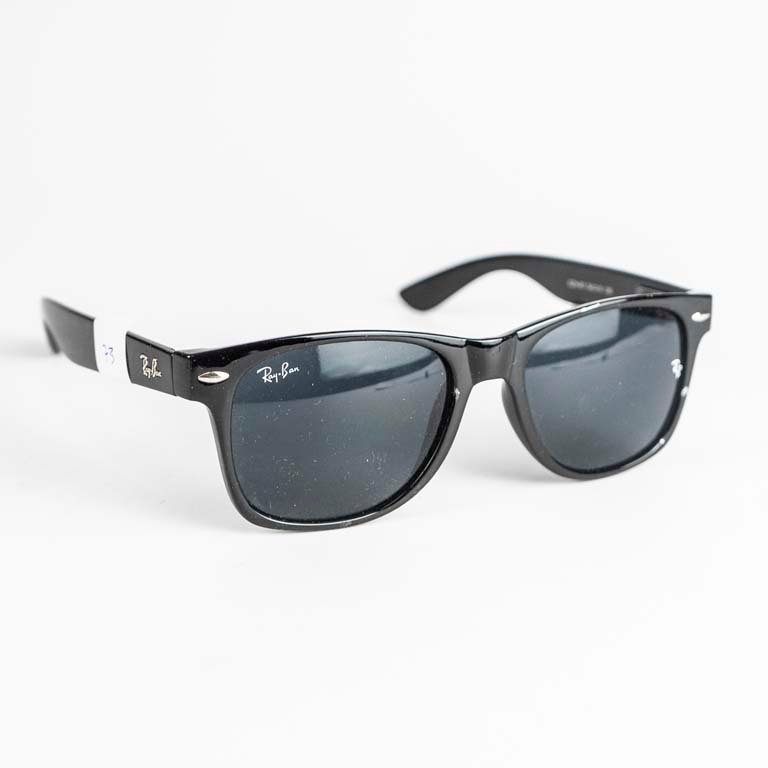 Lote siguiente: Lentes de sol imitación Ray Ban de alta calidad