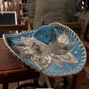 Sombrero Mexicano Charro Azul con Bordados Plateados - imagen 2
