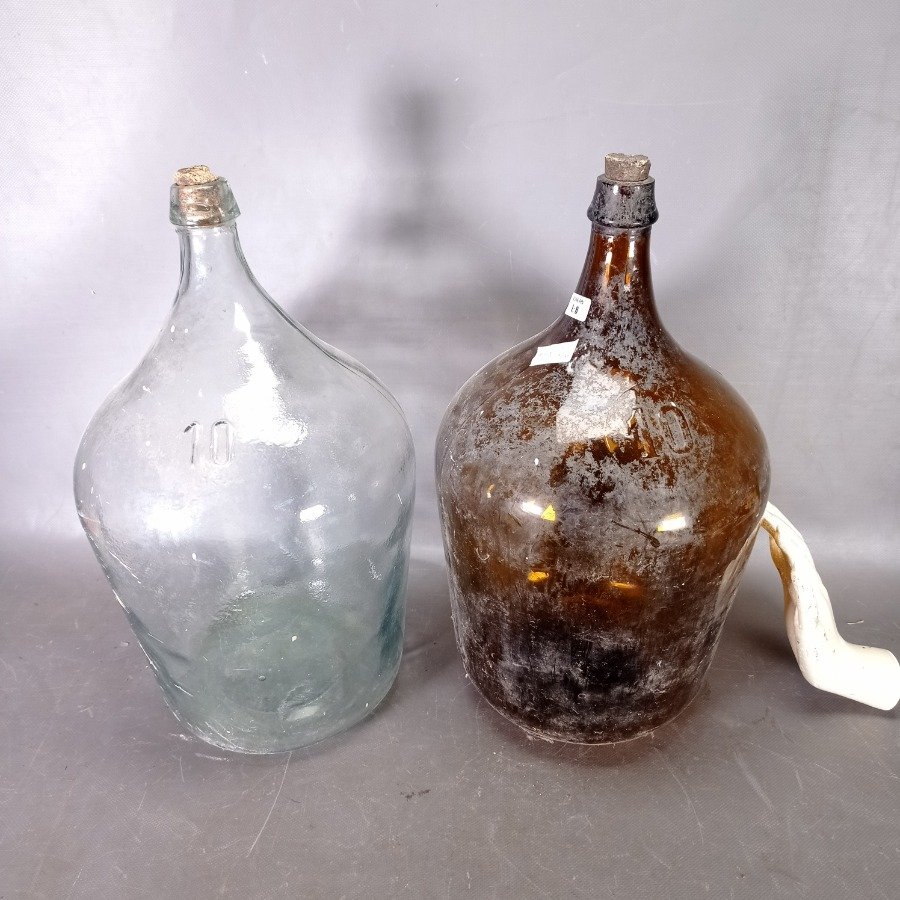 Dos damajuanas de 10 litros en vidrio traslucido y ámbar - imagen 5