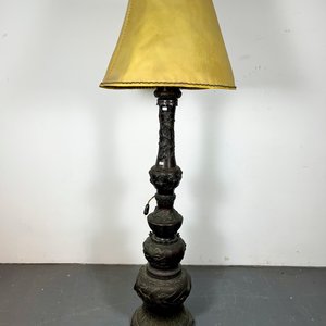 Lote siguiente: Lámpara de Pie Oriental en Bronce con Relieves de Aves y Flores