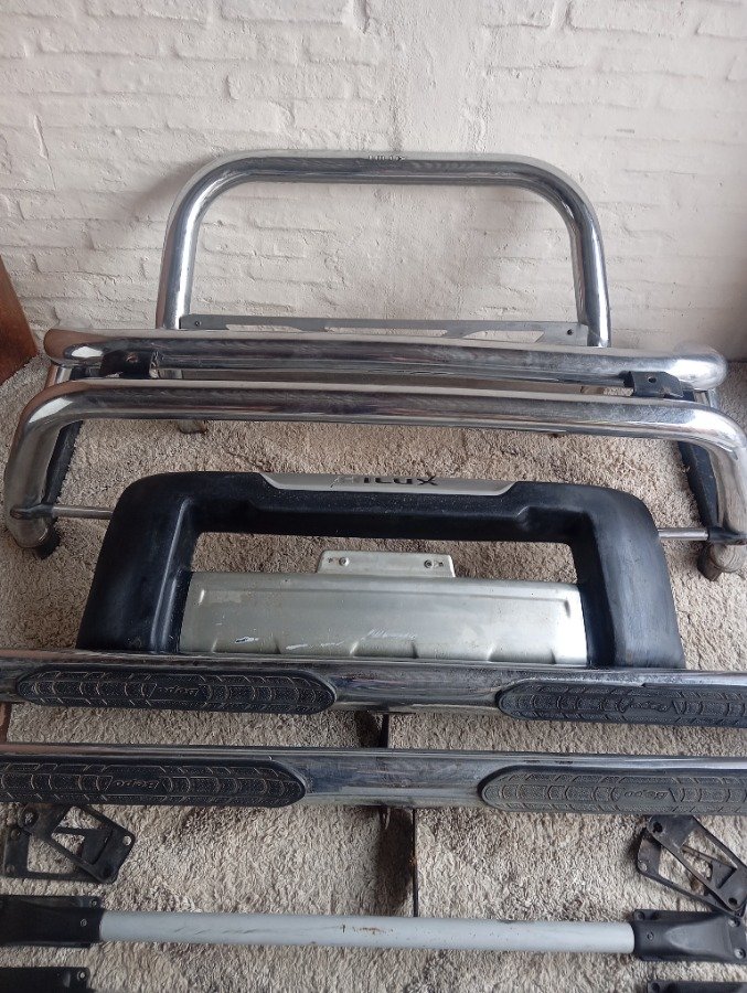 Kit Accesorios Cromados para Toyota Hilux: Estribos Bepo, Defensa y antivuelco