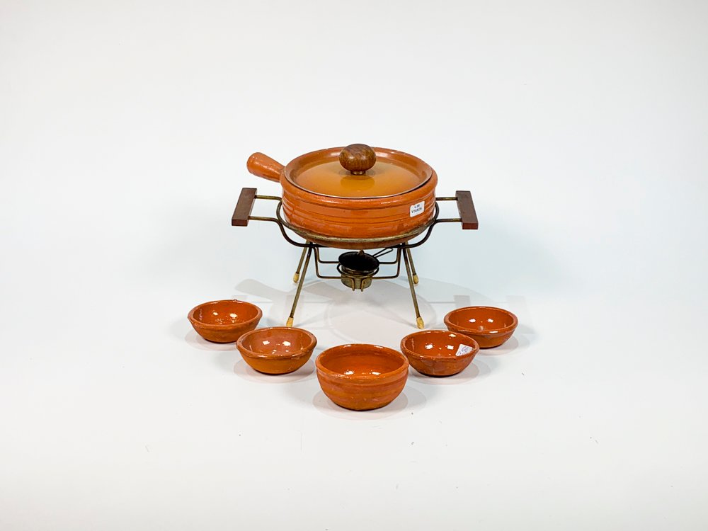 Set de Fondue de Barro con 5 Salseritas, Tapa, Soporte y Mechero