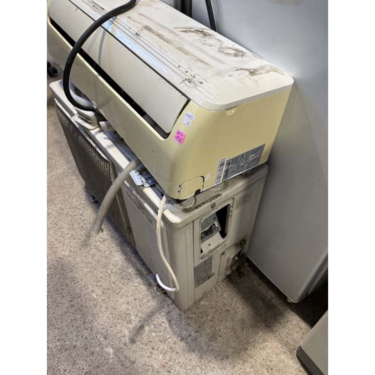 Aire acondicionado Panavox 9000 BTU en mal estado - imagen 2
