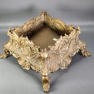 Cachepot de Bronce Macizo con Detalles Ornamentales - imagen 7