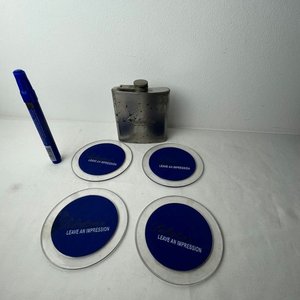 Lote siguiente: Petaca de Acero Inoxidable y 4 Posavasos Monograma Ballantine's