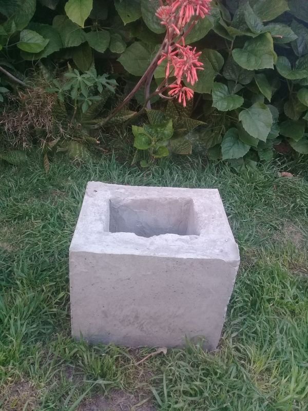 Maceta de hormigón grande para jardín - imagen 2