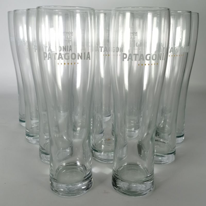 Lote siguiente: Quince vasos cerveceros con publicidad de Patagonia