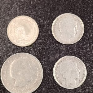 Lote de Monedas: 2 Uruguayas y 3 Estadounidenses - imagen 1