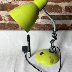 Lámpara de Escritorio Verde con Brazo Flexible - imagen 4