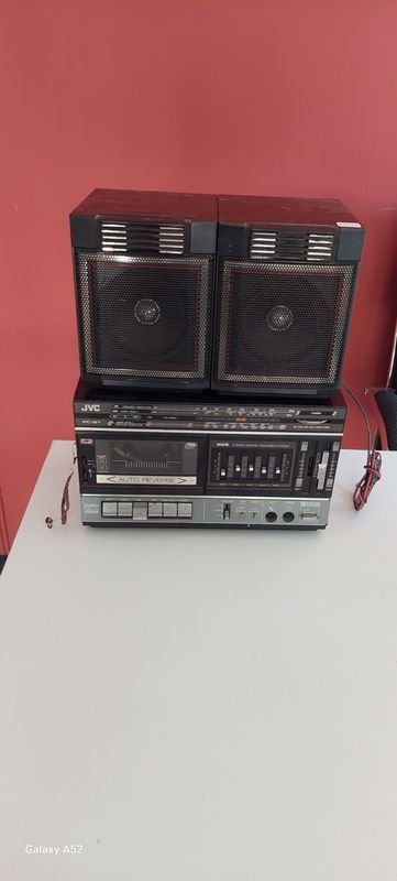 Lote anterior: Equipo de música portátil y radio boombox