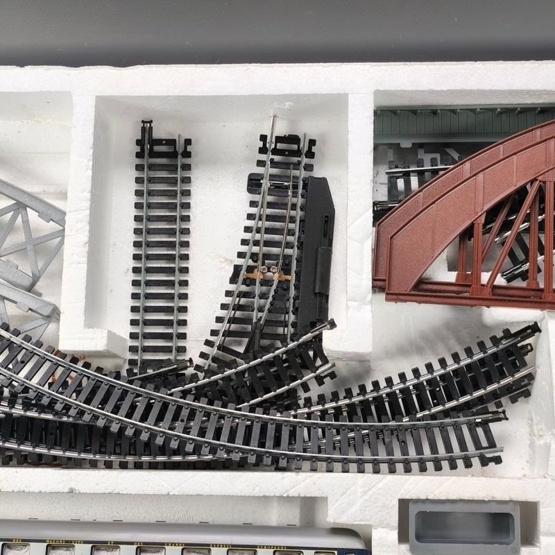 Colección de trenes modelo en HO escala con detalles y características - imagen 6