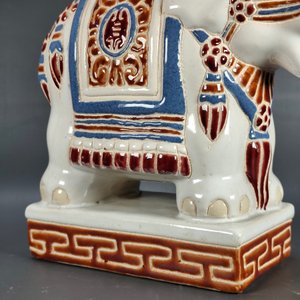 Figura de Elefante en Cerámica Esmaltada Blanca con Detalles - imagen 6