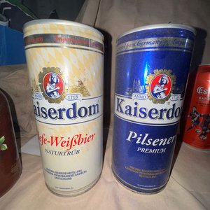 Lote anterior: Lote de Latas y Botellas de Bebidas Varias: Kaiserdom, Estrella, Chivas Regal, Arizona Tea