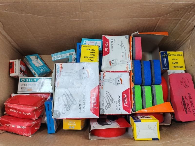 Lote de Artículos de Papelería en Excelente Estado - imagen 5