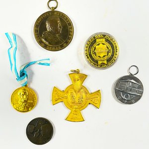 Lote de 6 Medallas y Monedas Coleccionables - imagen 2
