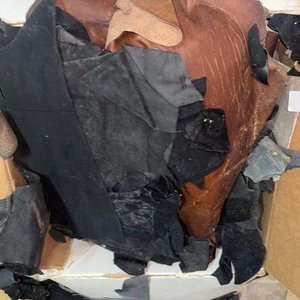 Lote de Retazos de Cuero en Varios Tonos para Artesanos - imagen 7