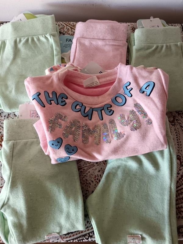 Ropa para bebés con mangas largas y pantaloncitos - imagen 2