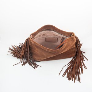 Cartera de Cuero Marrón con Flecos y Correa Estampada - imagen 2