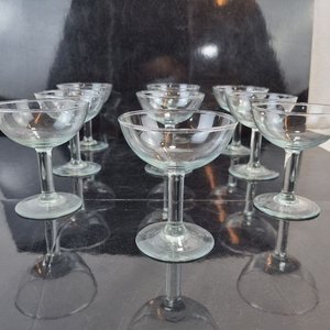 Lote anterior: L 281 - 9 Piezas - Set de 9 copas en vidrio transparente con pie, ideales para postres o cócteles