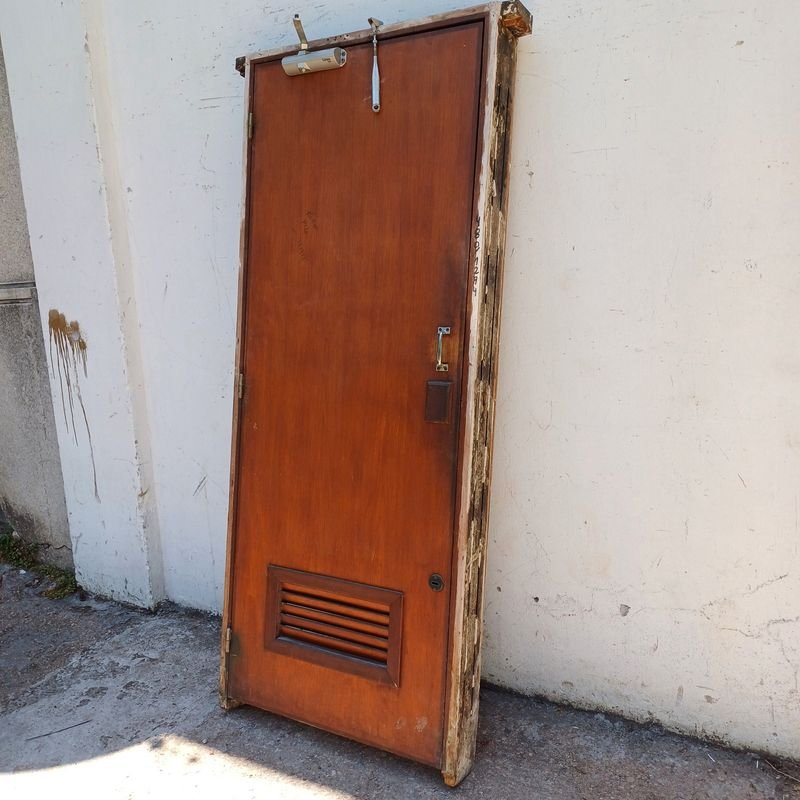 Puerta de contrachapado de cedro con marco en cedro y brazo hidráulico - imagen 5