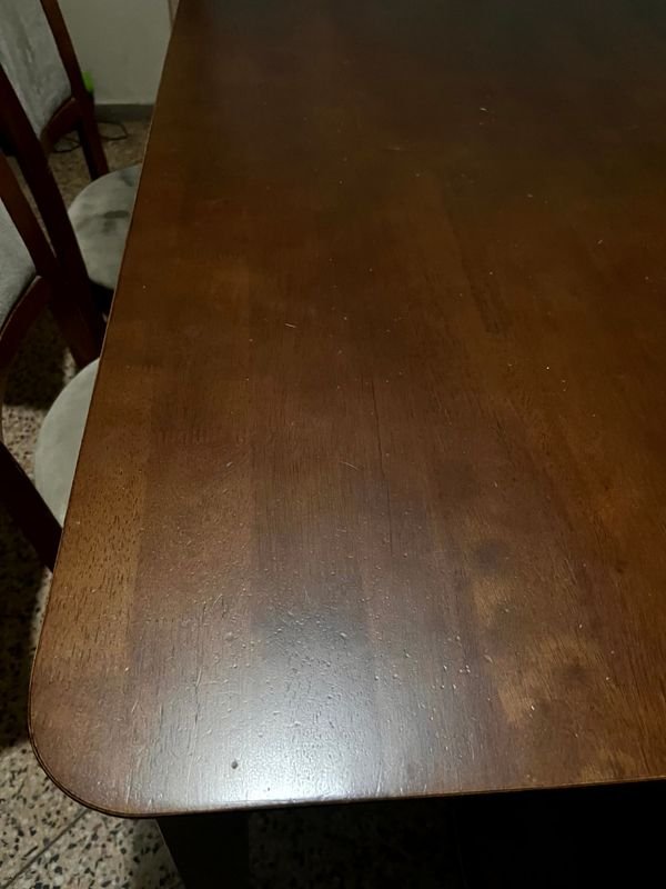 Juego de Comedor Mesa Rectangular de Madera en Tono Roble Oscuro Seis Sillas Respaldo de Madera Asiento Tapizado - imagen 6