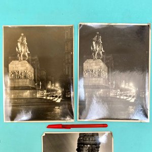 Lote de 3 fotos antiguas: Monumento ecuestre y edificios de Montevideo de noche - imagen 2