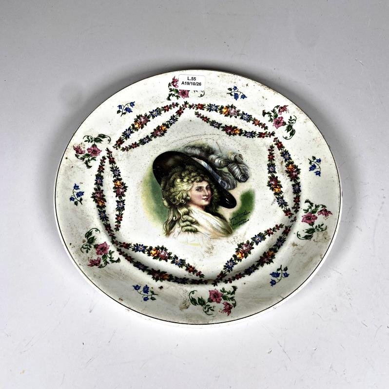 Plato de Loza Inglesa con Retrato de Dama y Flores