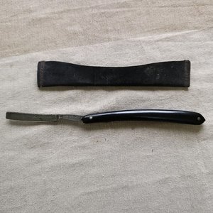 Antigua Navaja de Barbero Alemana con Estuche de Cuero - imagen 5