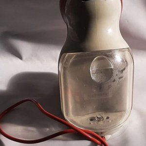 Cafetera Nescafé Dolce Gusto Roja y Blanca - imagen 3