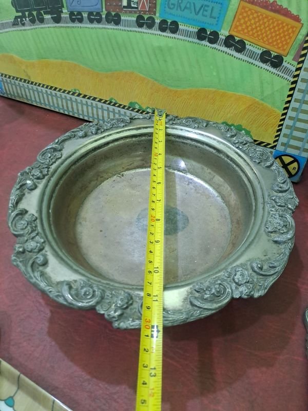 Colección de objetos de plata y melamina con accesorios de mesa y decoración - imagen 7