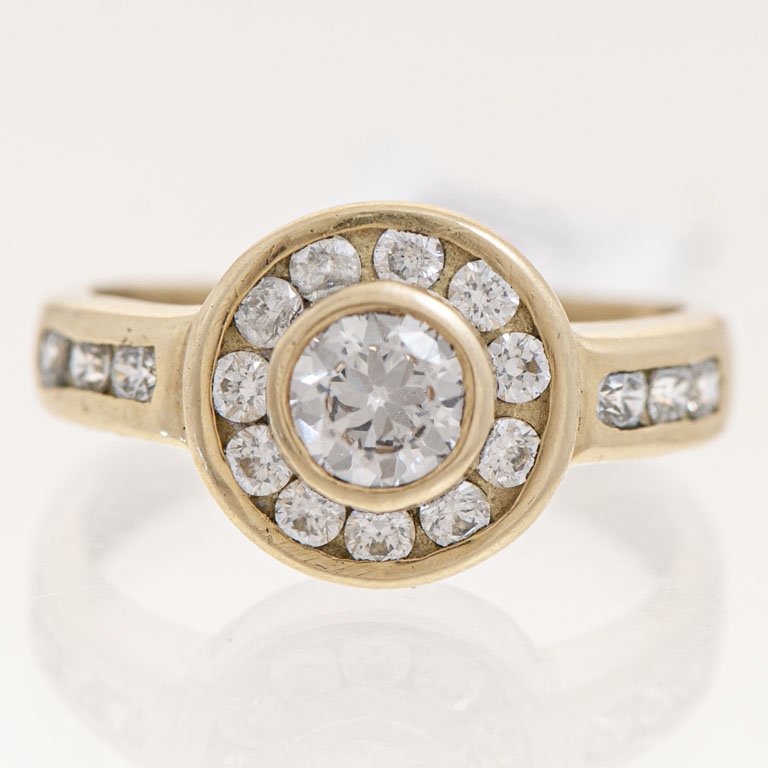 Lote siguiente: Anillo de Oro con Diamantes