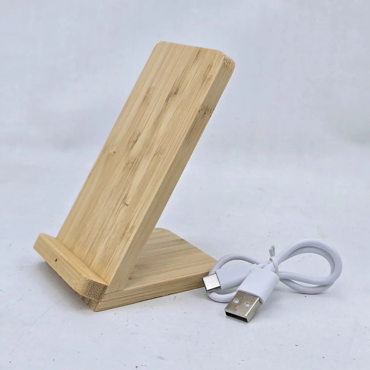 Cargador Inalámbrico de Bambú con Cable USB