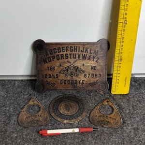 Tabla Ouija Completa 4 Piezas Madera Fina con Planchas y Puntero - imagen 3