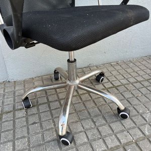 Silla de Oficina Negra con Base de Acero Cromado - imagen 3
