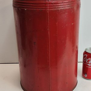 Antiguo Tanque Metálico Rojo para Nafta con Tapa Sellada - imagen 4
