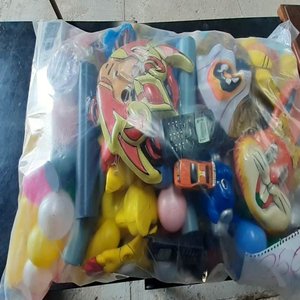 Lote siguiente: Bolsa con 250 unidades de cotillón surtido
