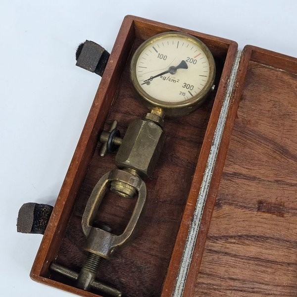 Antiguo Medidor de Presión Dacor en Caja de Madera - imagen 1