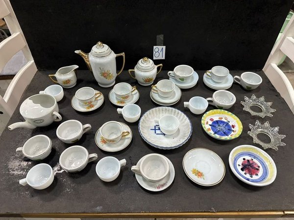 Juego de Té Incompleto: Tazas, Platillos, Tetera, Azucarero y Lechera - imagen 1