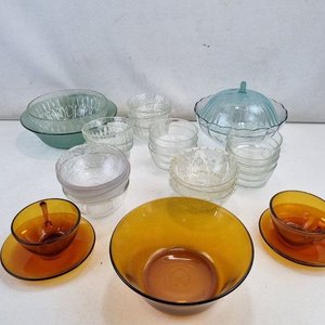 Lote de 28 Piezas de Cristalería Surtida: Copas, Bowls, Tazas y Fuentes - imagen 2