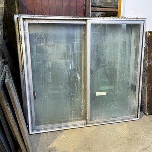 Lote anterior: Dos Ventanas Corredizas de Aluminio y Vidrio