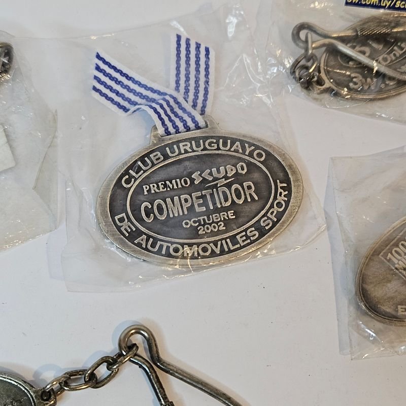 Lote siguiente: Lote de 5 llaveros y medalla participante 1000 Millas