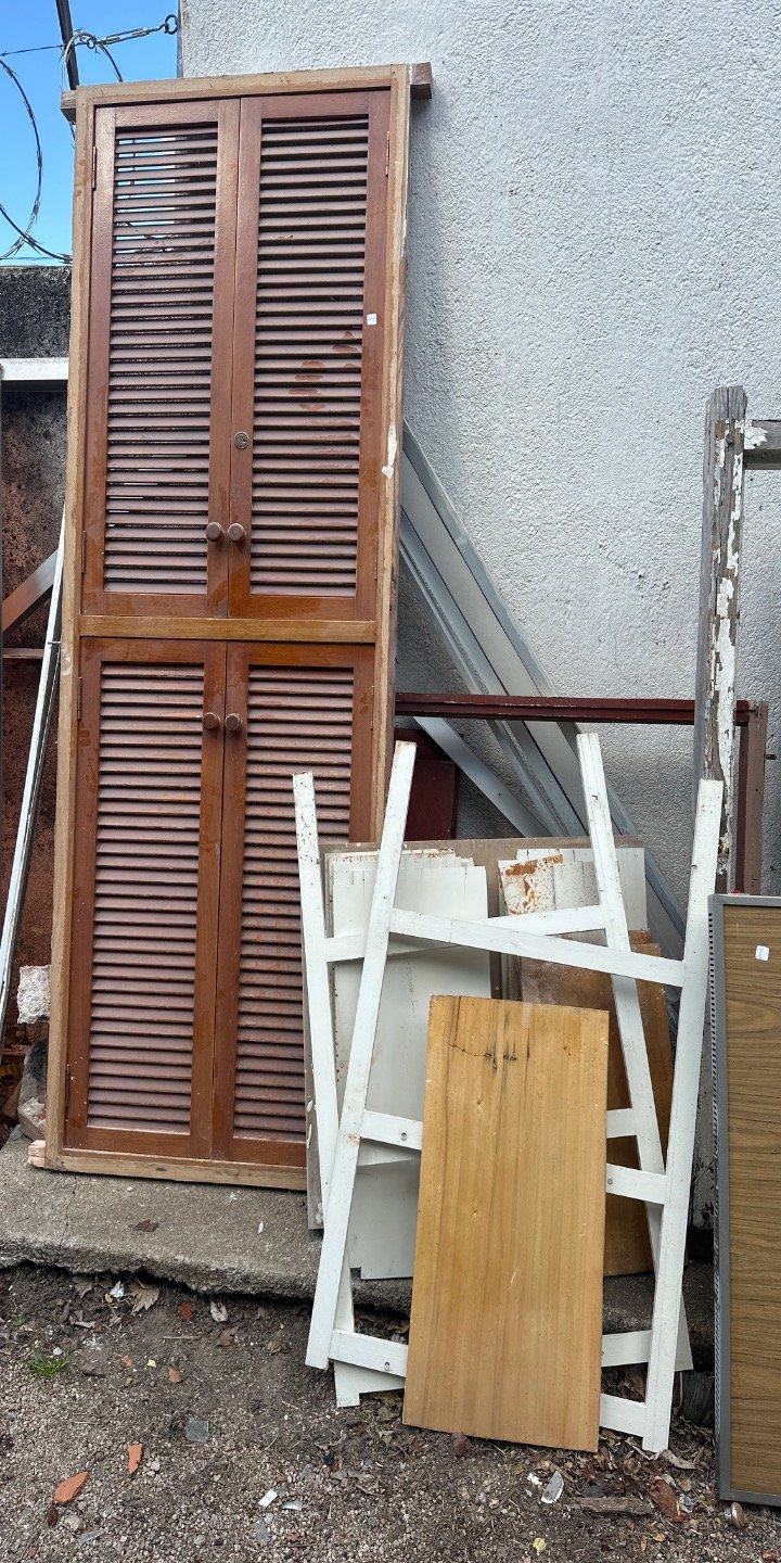 Placard de Embutir con Puertas de Madera