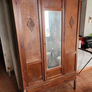 Ropero Antiguo de Madera con Espejo Central - imagen 2
