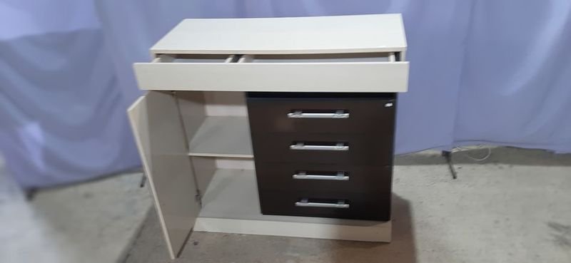 Comoda MDF con 5 cajones y estante - imagen 3