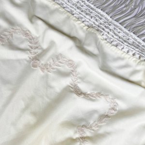 Mantilla de seda bordada con flecos - imagen 5