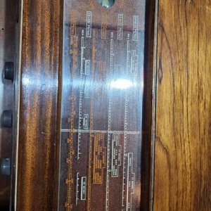 Antigua Radio a Válvulas Multibanda Modelo 5107 en Caja de Madera - imagen 3