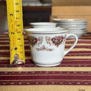 Juego de Tazas y Platos de Porcelana China con Detalles Florales - imagen 8