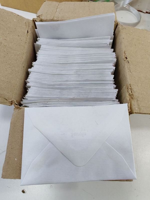 Lote de Bazar y Papelería: Sobres, Pirotines, Art. Tocador y más - imagen 3