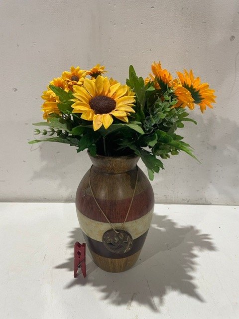 Lote anterior: Florero de cerámica con flores amarillas