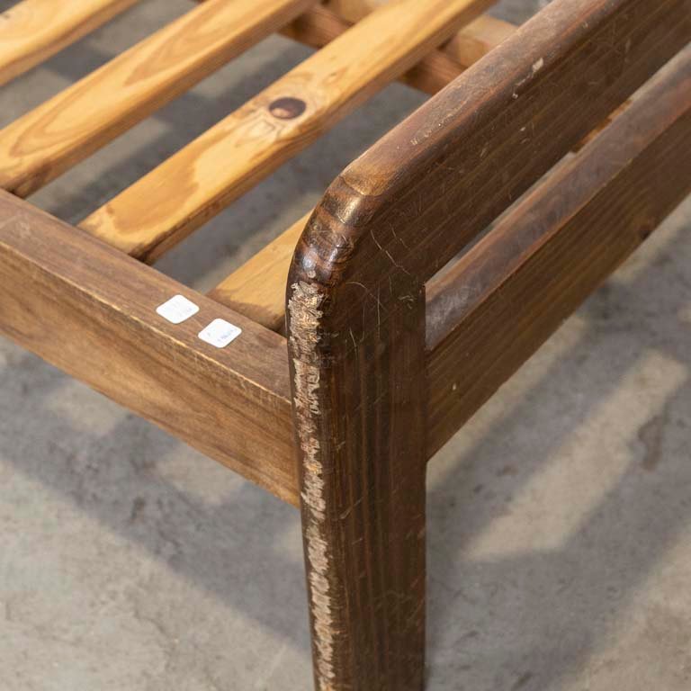 Cama de madera con respaldo esterillado - imagen 3